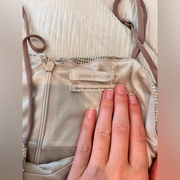 Urban Outfitters Gold Shimmer Silver Romper Tank sleeve M NWT - Picture 4 of 8